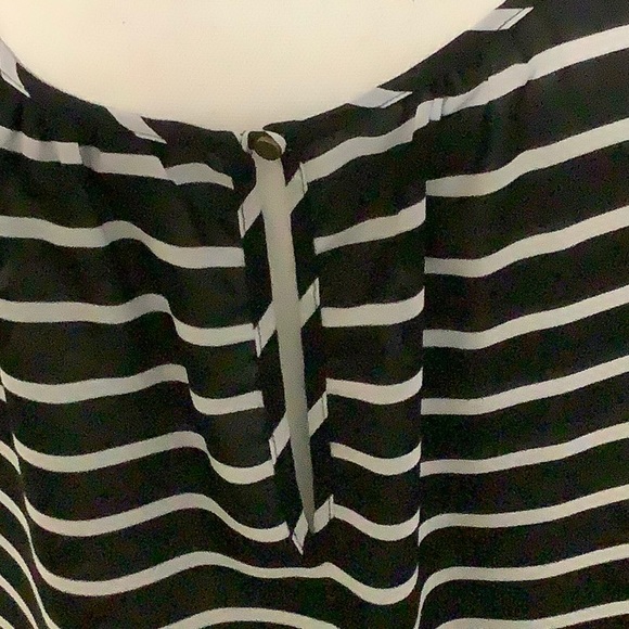 🦋A.N.A size Large sleeveless sheer scoop neck top - Picture 4 of 8